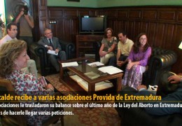 El alcalde recibe a varias asociaciones Provida de Extremadura
