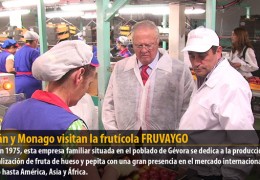 Celdrán y Monago visitan la frutícola FRUVAYGO