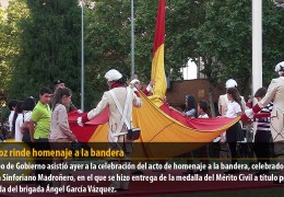 Badajoz rinde homenaje a la bandera