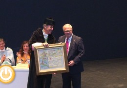 Miguel Celdrán recibe la Medalla de la Universidad de Extremadura