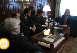 El alcalde se reúne con miembros de la asociación ‘Guadiana Business Angels’