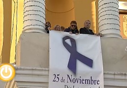 Un lazo morado en Badajoz contra la violencia de género