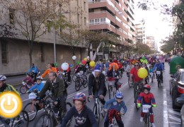 Más de 1.000 personas se unen a la ciclocabalgata solidaria