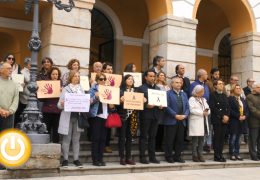 Silencio en Badajoz en memoria de la mujer asesinada en Palma