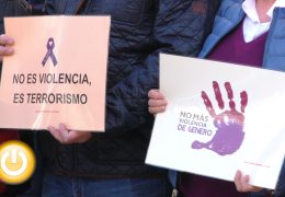 Minuto de silencio en Badajoz por la mujer asesinada en León