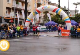 Houssame Benabbou y Tania Carretero ganadores de la media maratón Elvas-Badajoz
