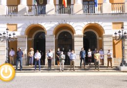 Silencio en el Consistorio pacense en memoria de la última víctima de violencia de género