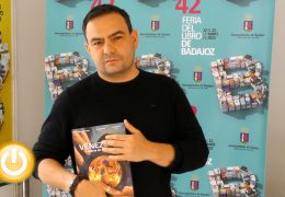 Entrevista al periodista Ángel Sastre – Feria del Libro de Badajoz 2023