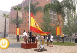 Badajoz celebra el primer izado de bandera por centros escolares