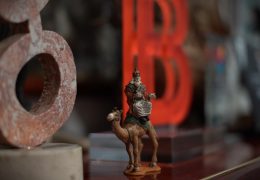 Pedro Martínez y el Rey Melchor en la Cabalgata de Badajoz 2026